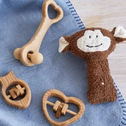 Babyrassel Affe Abu15 cm, Bezug: 100 % Baumwolle, Füllung: 100 % Schurwolle (Schaf), GOTS