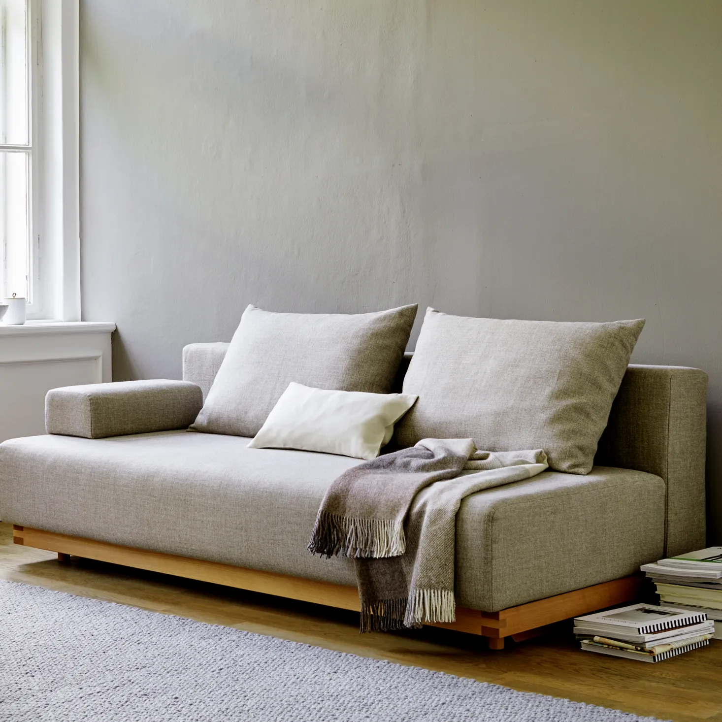 Schlafsofa Nebo B200 x T108 x H72Sitzhöhe 42cm/Sitztiefe 85cm, inkl. 2 Kissen (80 x 55cm) (Wollstoff Kaland kiesel, Buche)