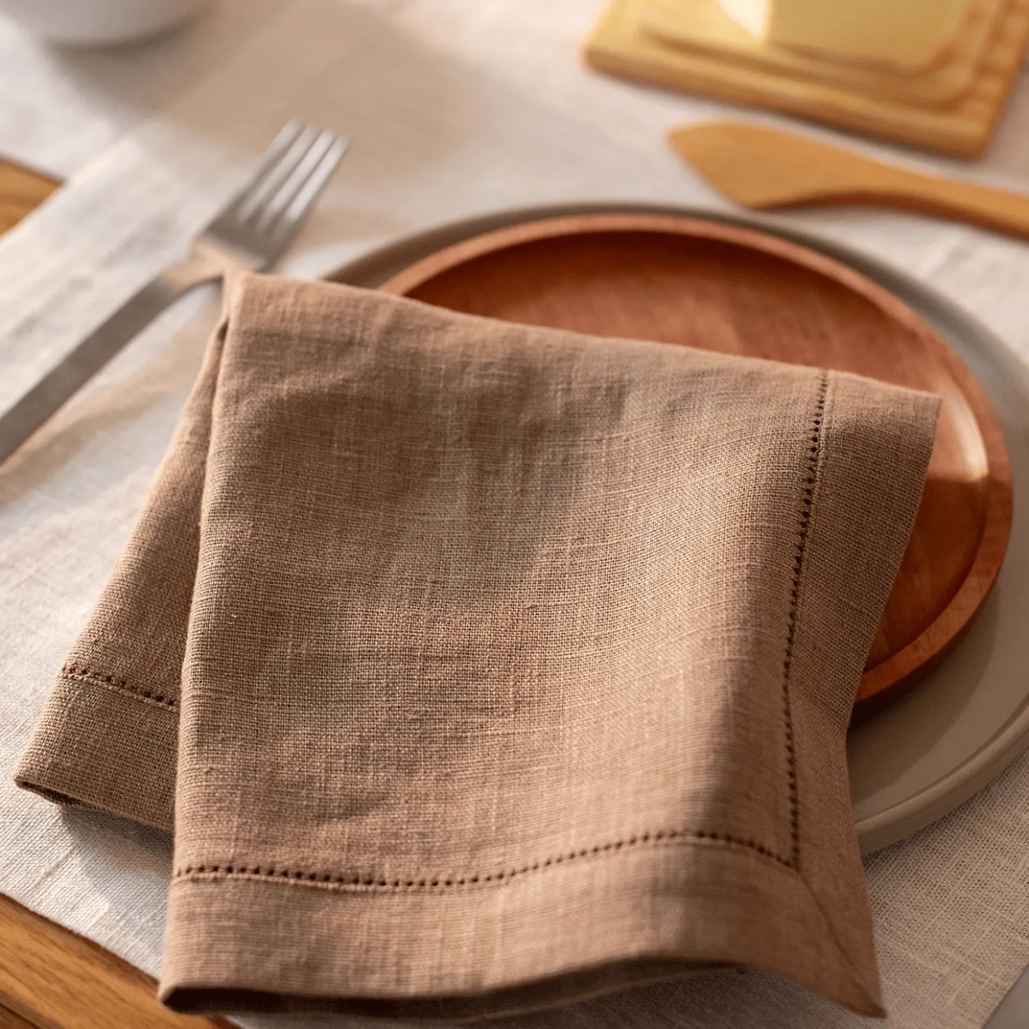 Serviette Ariana mit Ajour40 x 40 cm, 60 % Baumwolle/40 % Leinen, GOTS (nougat)
